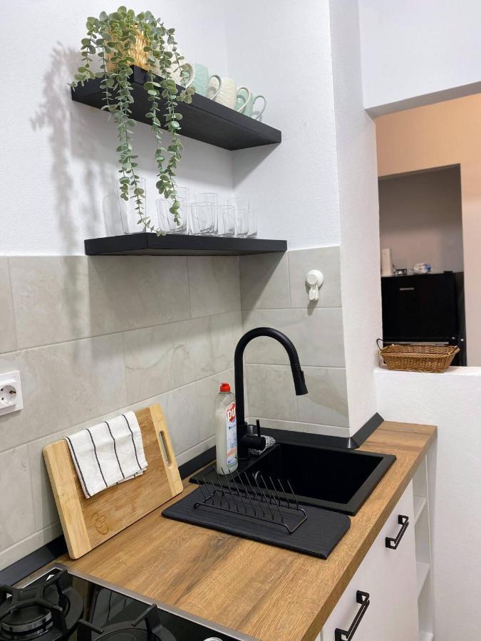 Cozy North Railway St - 4 Min Walk Apartment